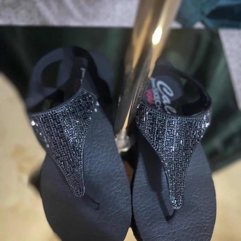 Cali from Skechers Black Yoga Foam Women's Sandals - Picture 3 of 10